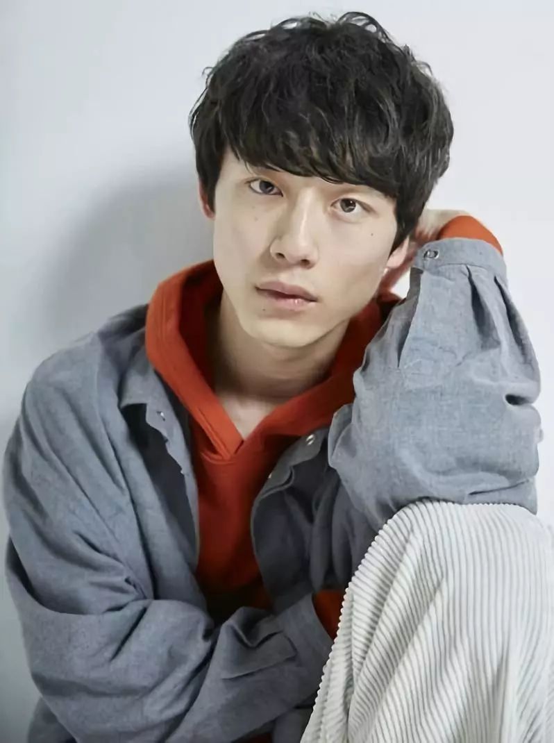 男生海边拍照如何摆pose,双人男生拍照pose姿势大全