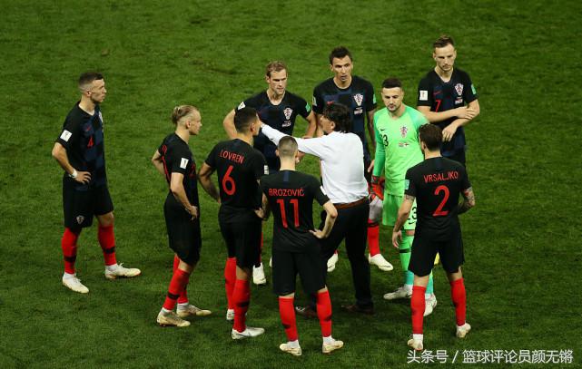 克罗地亚进决赛球迷狂喜,克罗地亚进决赛国内人兴奋的情景