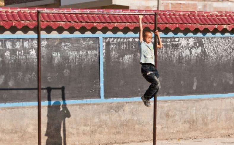 世界杯我不感兴趣，因为在农村，我们小时候只踢“猪尿泡”！