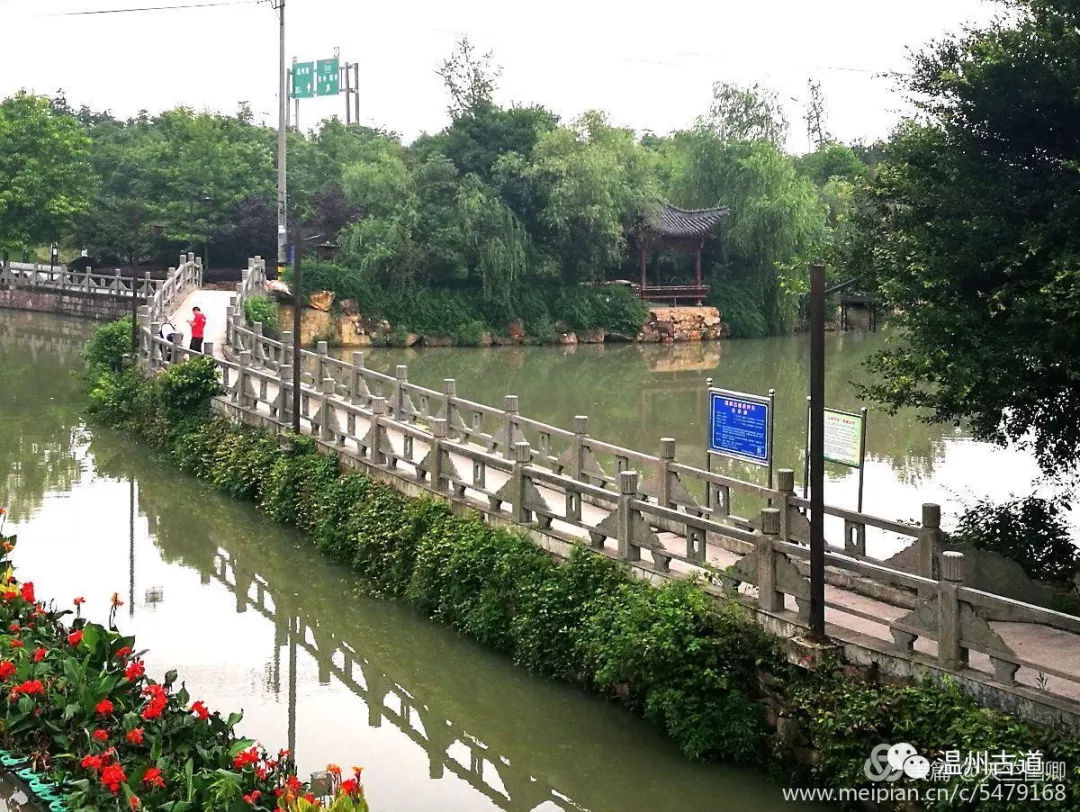 南白象塔全景图,南白象公园