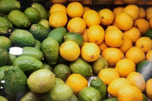 XXXL号的柠檬茶，让所有柠檬控都疯狂，竟然还免费送你100杯！