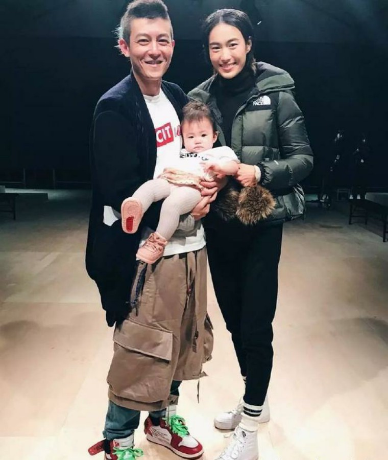 出生就穿爱马仕，上杂志封面的星二代萌娃，真是赢在了起跑线上！