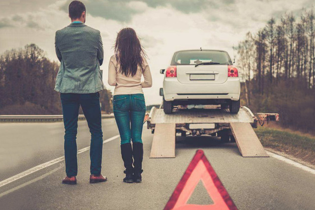 发生交通事故对方拒绝理赔怎么办,全责拒绝赔偿对方起诉会留案底吗