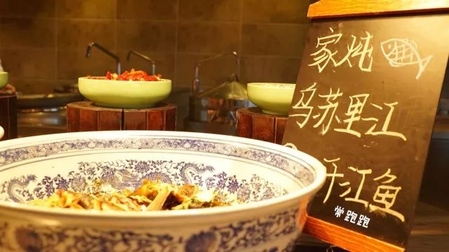 将酒店建在五里河体育场旧址这个希尔顿酒店可不止是个足球迷