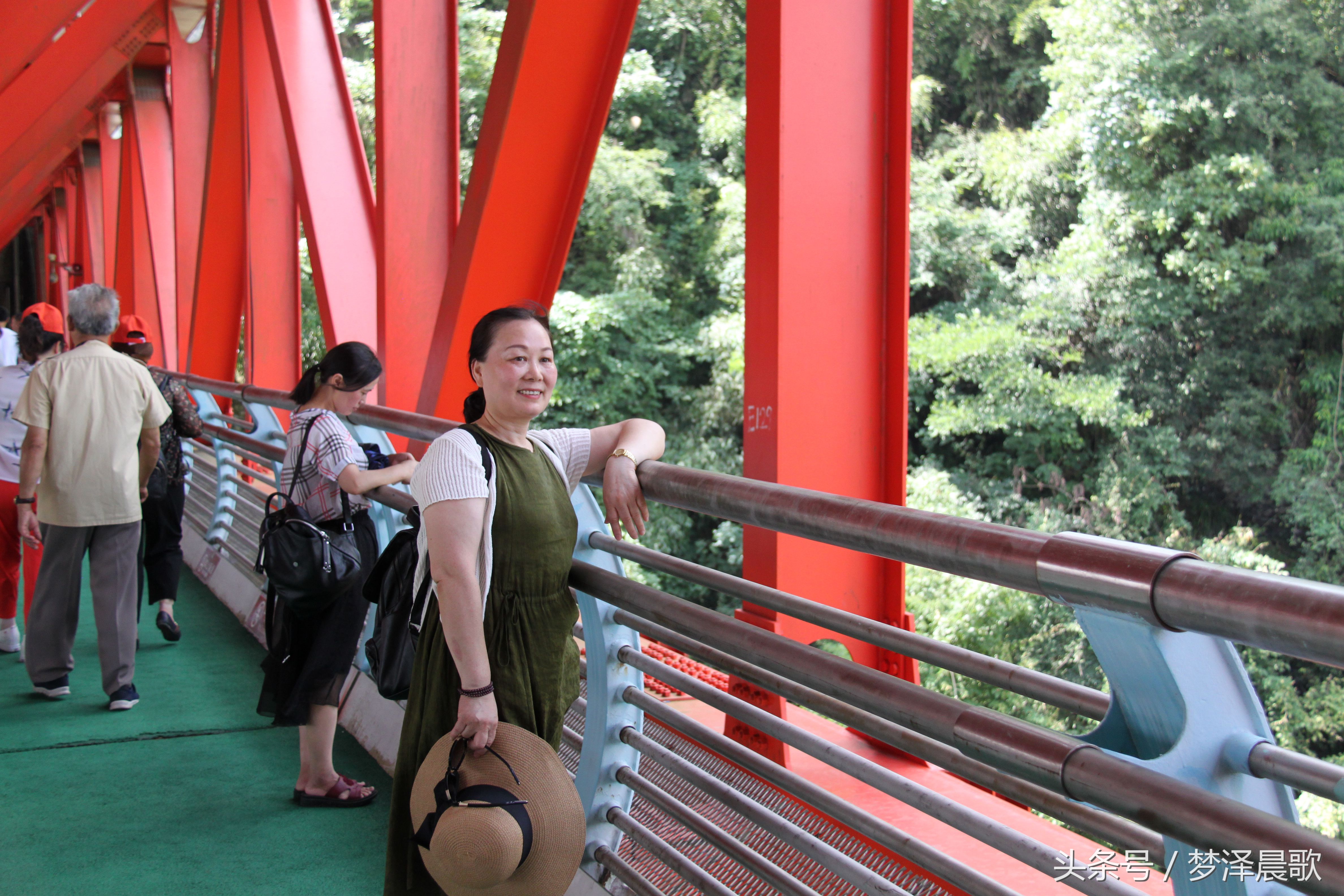 矮寨悬索大桥介绍,航拍湖南湘西矮寨特大悬索