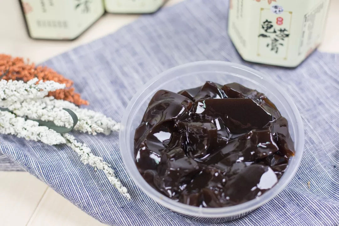 一周只卖3天网红龟苓膏，熬夜睇波食一盅即刻下火