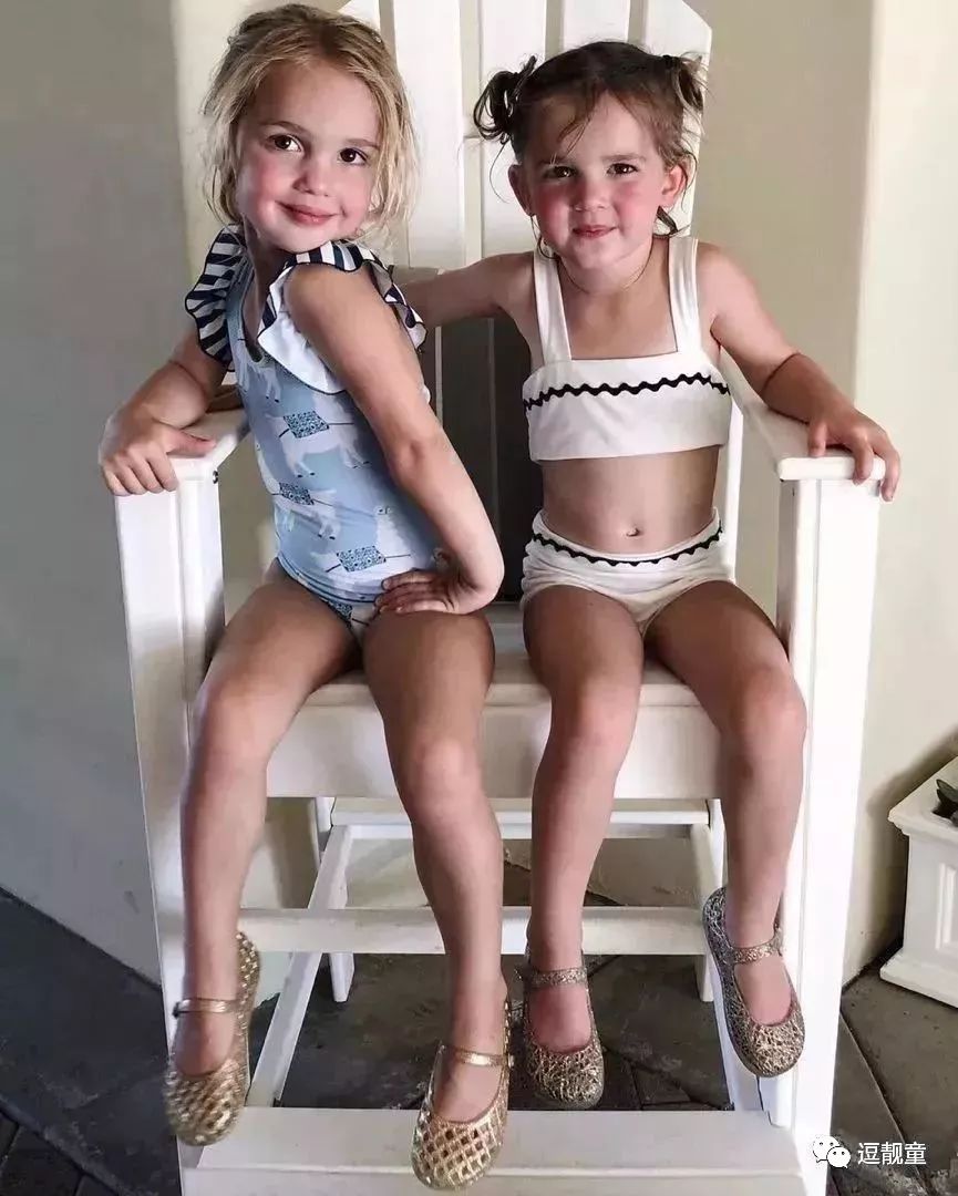 把自己装扮起来假装很酷,把自己打扮得酷一点