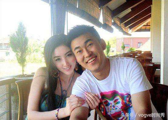 真会玩！日本国脚爱*优女**，中国男足喜空姐