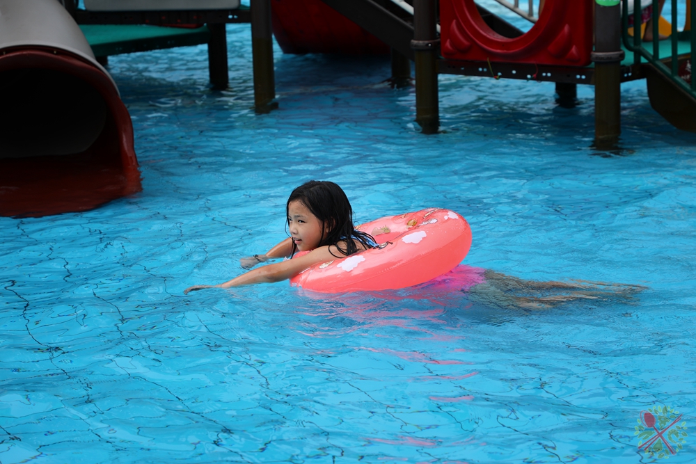 暑假带孩子逛公园,带孩子玩跳楼