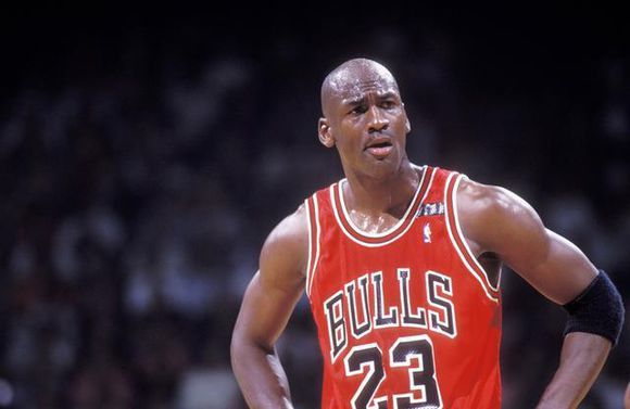 都知道乔丹长到198厘米的故事，但你知道谁刺激了乔丹要长高吗？