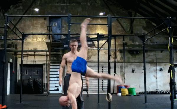 如何一分钟学会倒立,倒立是一个非常酷炫的动作