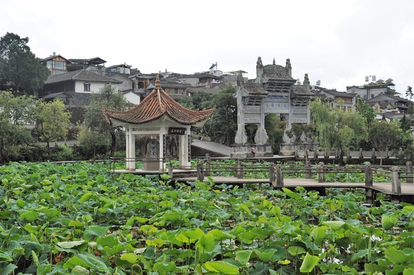 腾冲凤凰宝集泡温泉,腾冲民宿泡温泉推荐