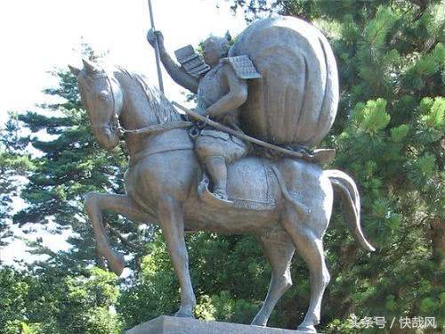 为何日本女人背个“小枕头”，武士则背个大包袱？