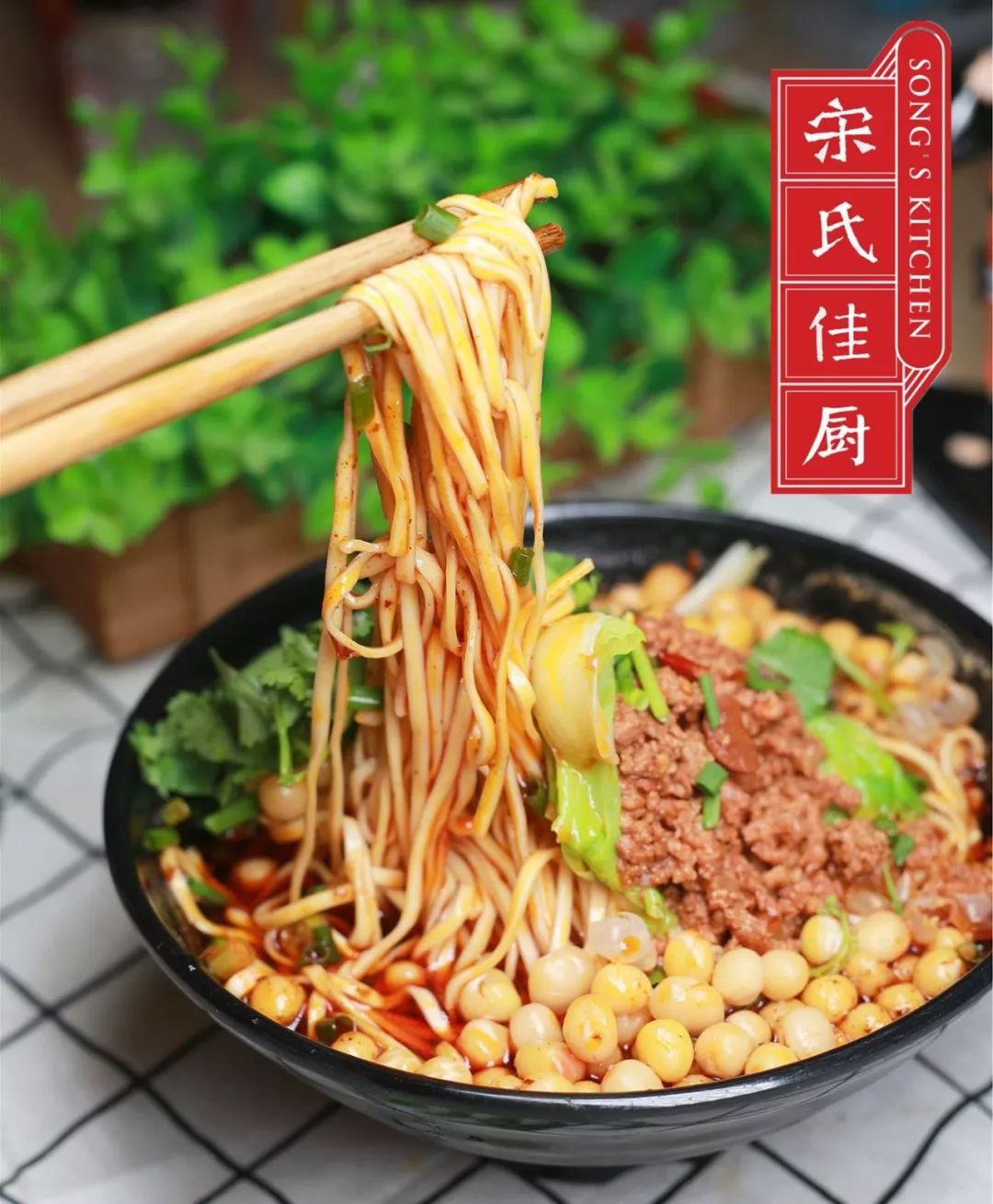 小哥哥在抖音火啦！到南充这家小吃店搞了大事……