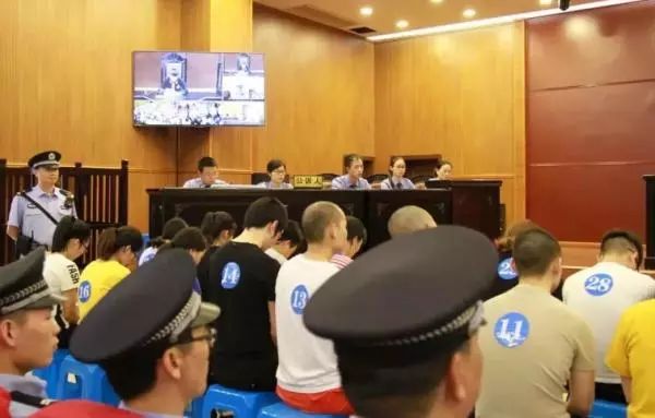 黑彩票网站控制开奖结果实施诈骗