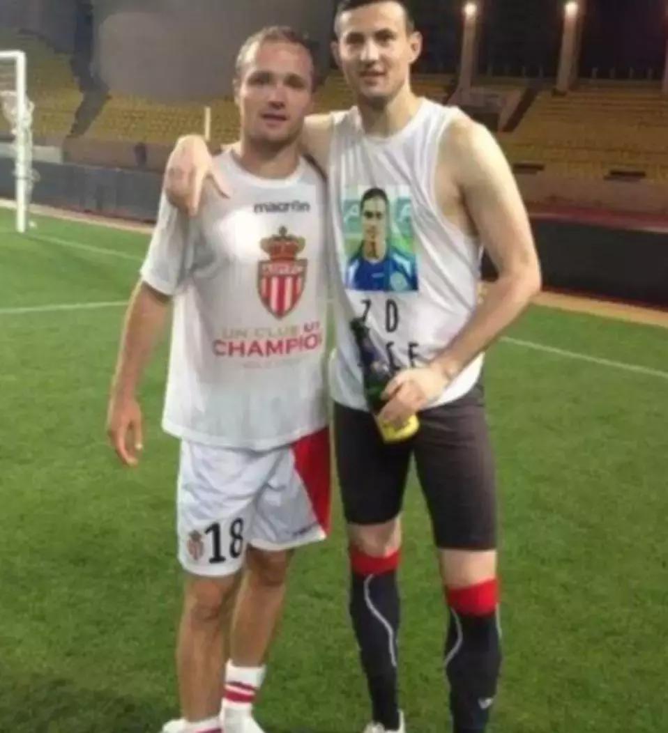 克罗地亚人脱下衣服震惊网友：哪有什么奇迹，只有普通人含泪奔跑