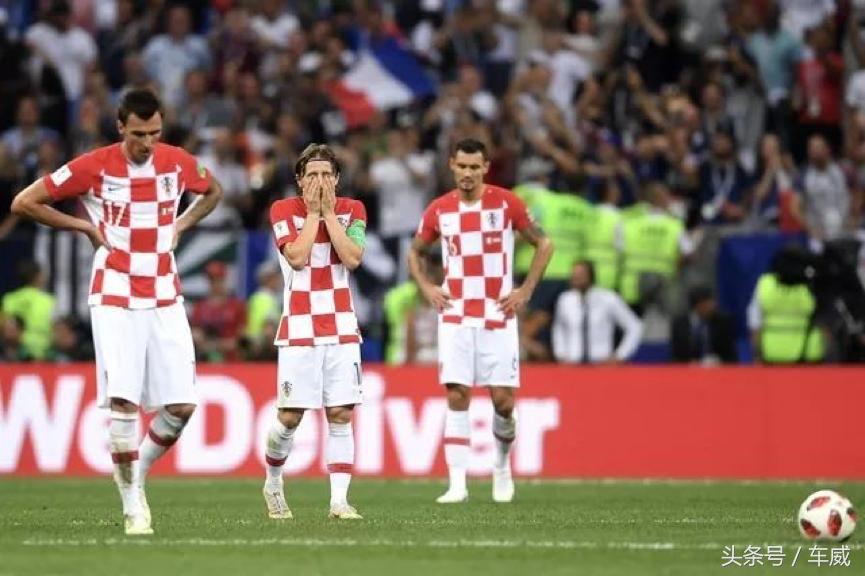 汽车与足球高清,汽车携手足球