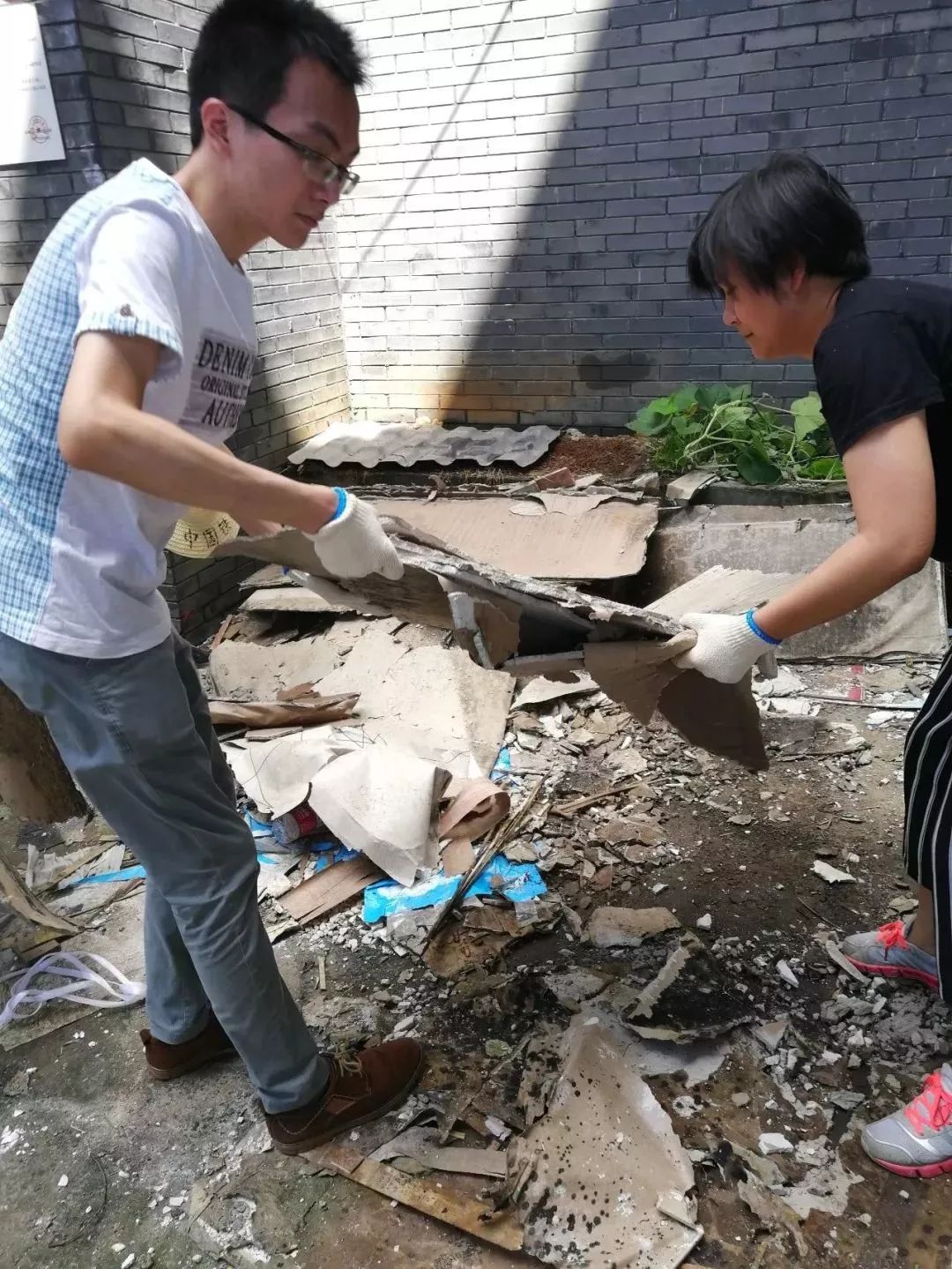 今天，有人在馒头山社区玩起了“快闪”……