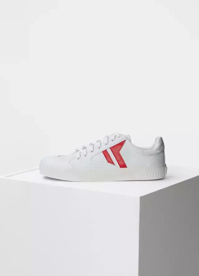 夏天不热小白鞋怎么穿舒服,夏天怕热穿什么鞋子好呢