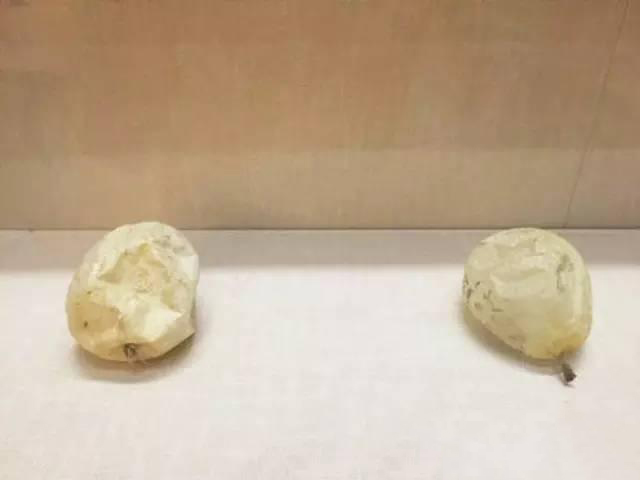 古时候的足球外皮是用什么做的,30年前足球的制作过程