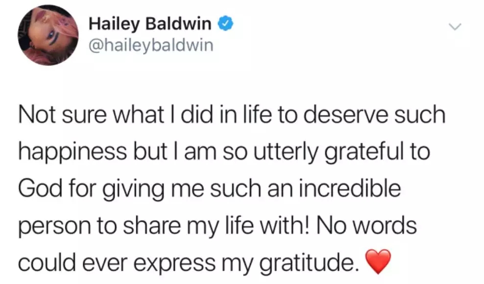 haileybieber秀戒指,justinbieber海莉钻戒