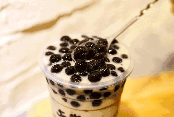 16岁男孩喝珍珠奶茶丧命,为什么小孩喝珍珠奶茶恶心呕吐