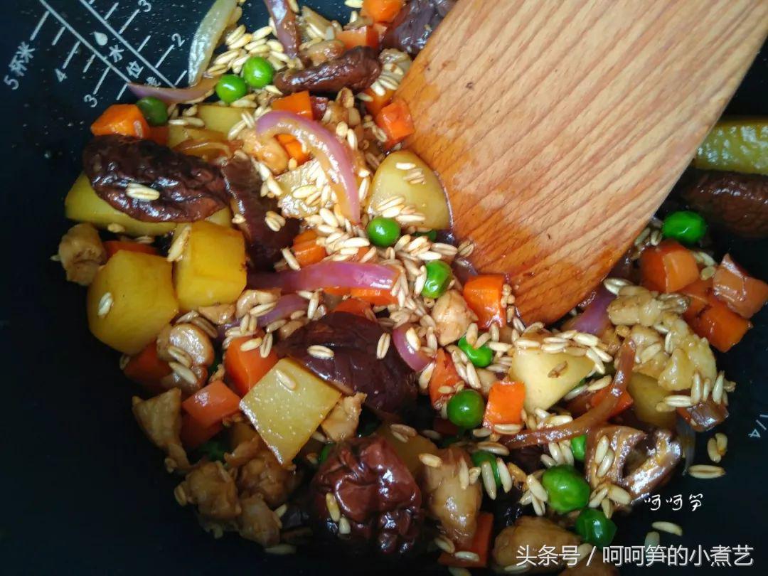 香菇腊味鸡肉饭,香菇胡萝卜焖鸡的做法大全家常
