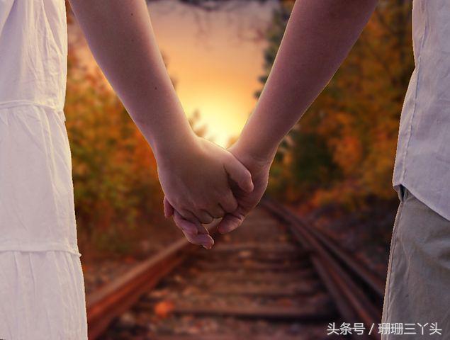 牵手旅行照片怎么拍,出门旅游情侣照怎么拍好看