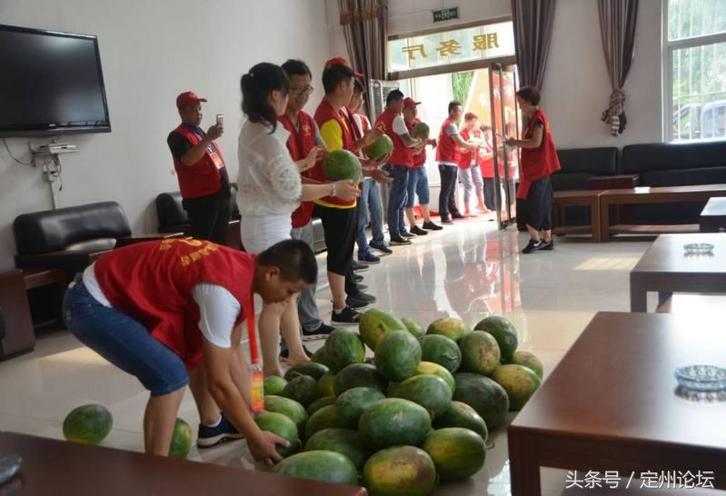 河北定州这些人竟然买了一万两千斤西瓜！给全城最可爱的人