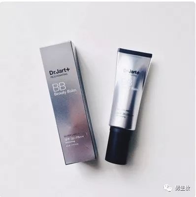 我爸一个人在家的时候用了我妈闲置的BB霜……