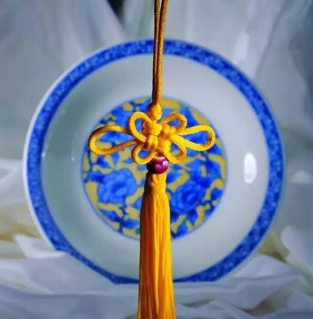 中国结是中国的一种传统而典型,中国结的样式和寓意