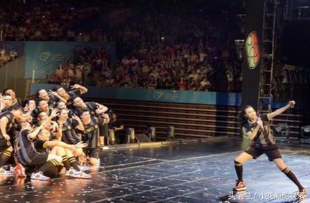 莫文蔚跳魔性舞,莫文蔚热舞吴彦祖