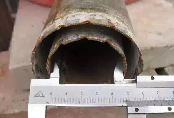 真正翡翠切出来的翡翠原石,翡翠原石开切制作成品全过程