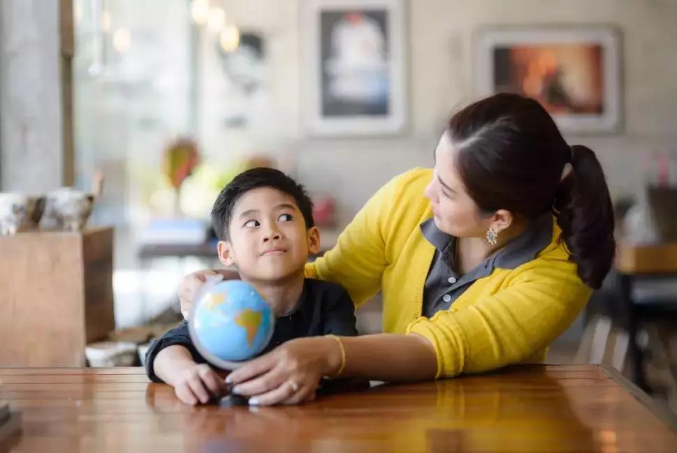 尴尬了！孩子问“妈妈，爸爸是怎么把精子放你肚子里的？”