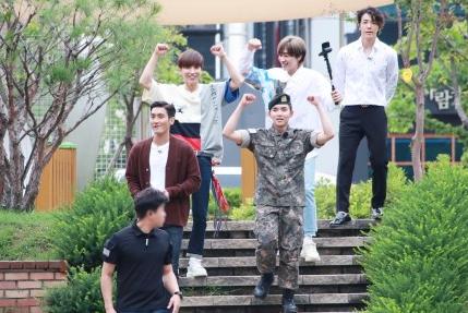 superjunior新曲mv,superjunior和elf哪个好看