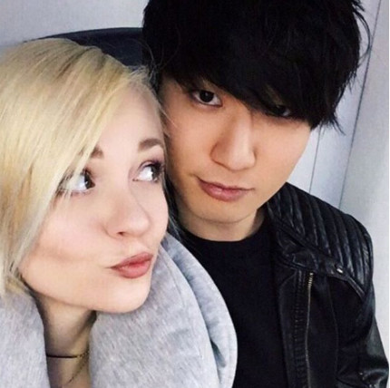 白人女子骂亚裔小伙,白人大骂亚裔女子