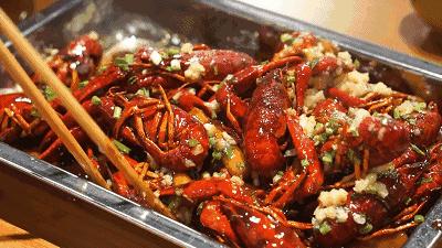 吃小龙虾千万要注意这些,有人说的小龙虾不能吃吗