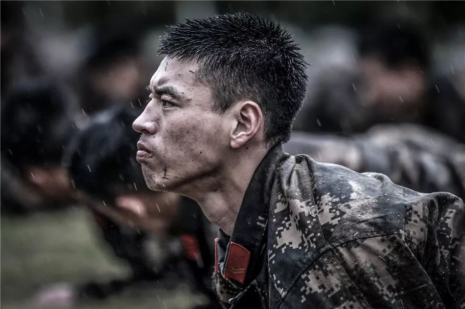 中国军人肩负使命视频,中国军人的使命是什么