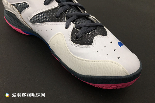 胜利8510和9200哪个好,胜利p8510羽毛球鞋测评