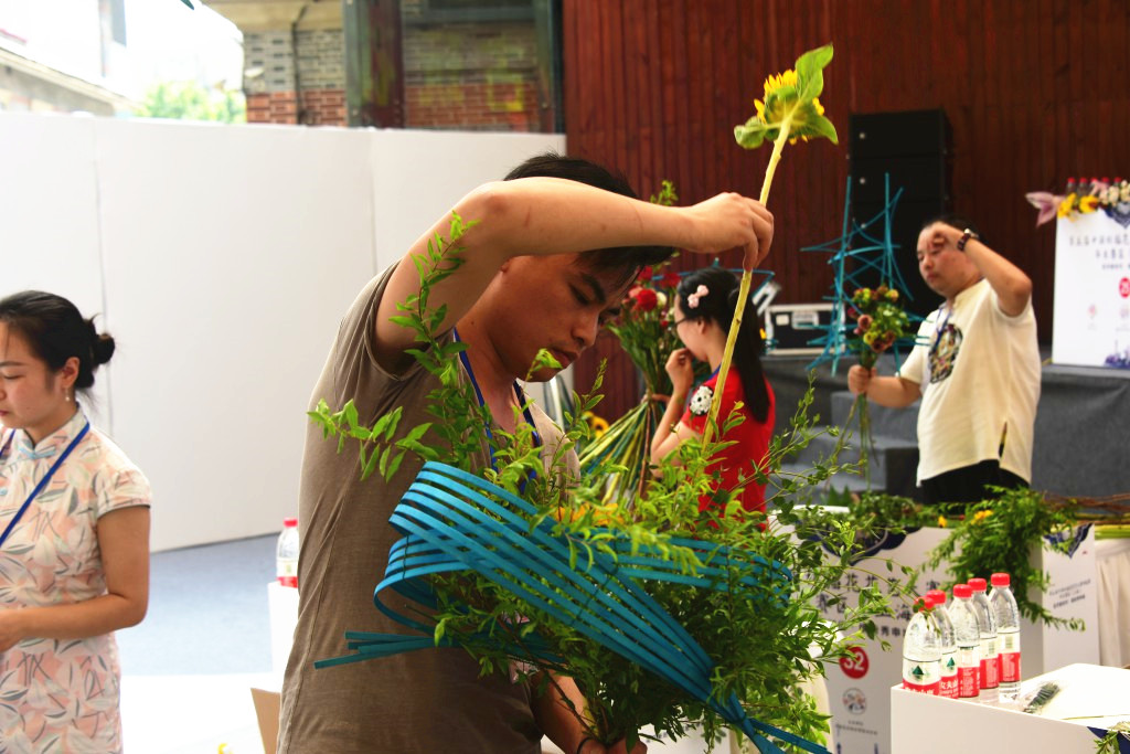 虹桥古玩城举行插花“世界杯”选拔赛