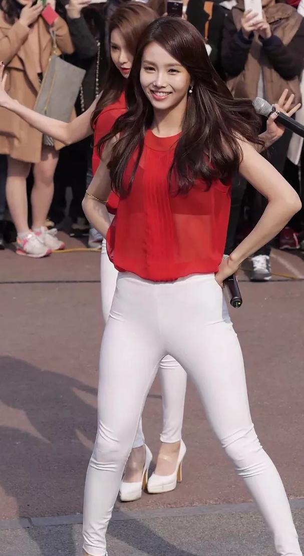 韩国美女热舞穿搭,韩国美女穿牛仔裤跳舞的搭配