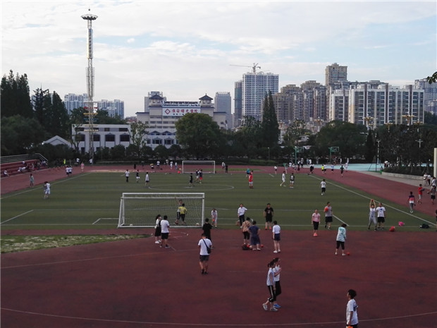 淮安外国语学校：美丽的淮外欢迎您，开放的淮外等待您