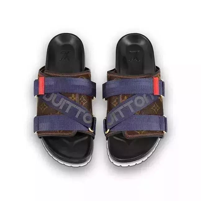 夏天鞋子可以当拖鞋穿的,可以当拖鞋也可以当板鞋穿