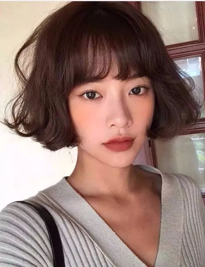 短发剪得太显脸大,短发剪到哪里视觉感更强