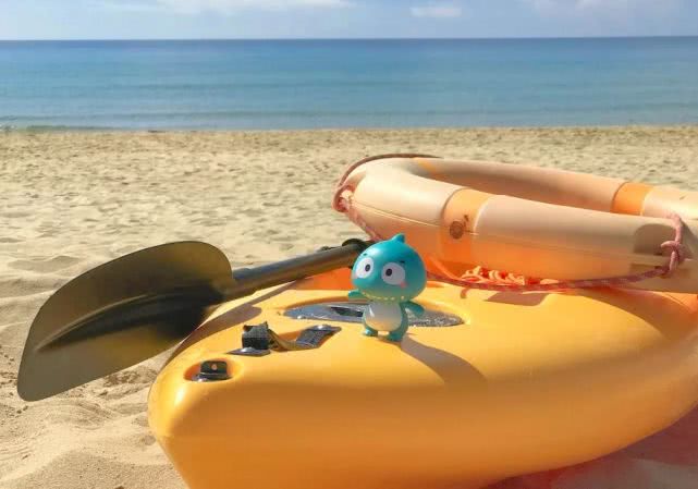 开着奥迪自驾的小姐姐,开着百万奥迪的小姐姐