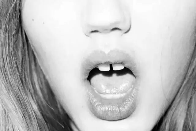 孩子爱问父母问题,孩子换牙期这些事家长必须要知道