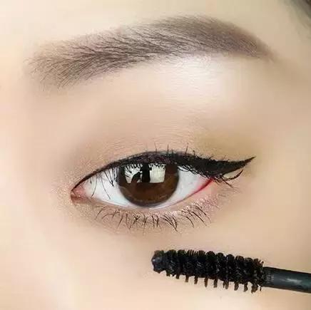 单眼皮适合的画眼线方法,单眼皮不同眼型怎么画眼线