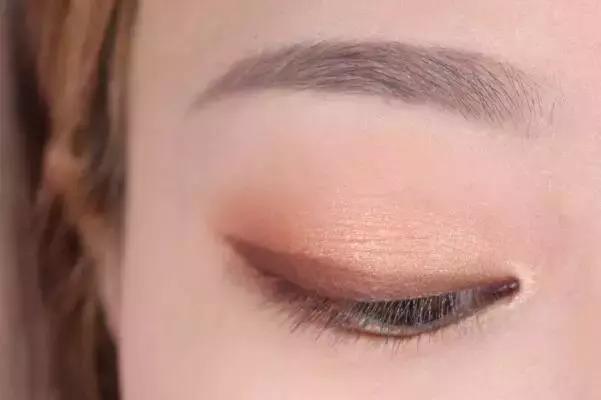 单眼皮适合的画眼线方法,单眼皮不同眼型怎么画眼线