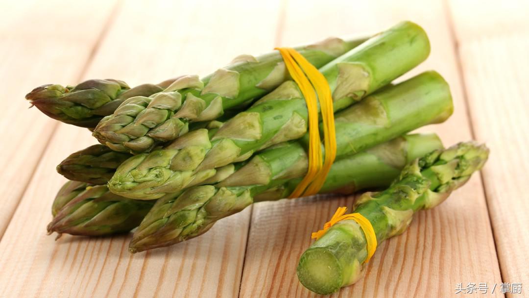 清炒青芦笋做法简单又好吃,清炒芦笋的做法大全家常窍门