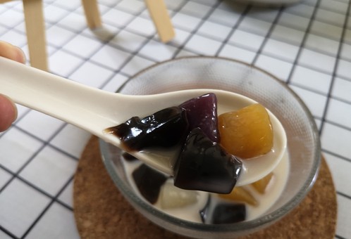 龟苓膏芋圆椰奶,做了一份超级治愈的龟苓膏甜品
